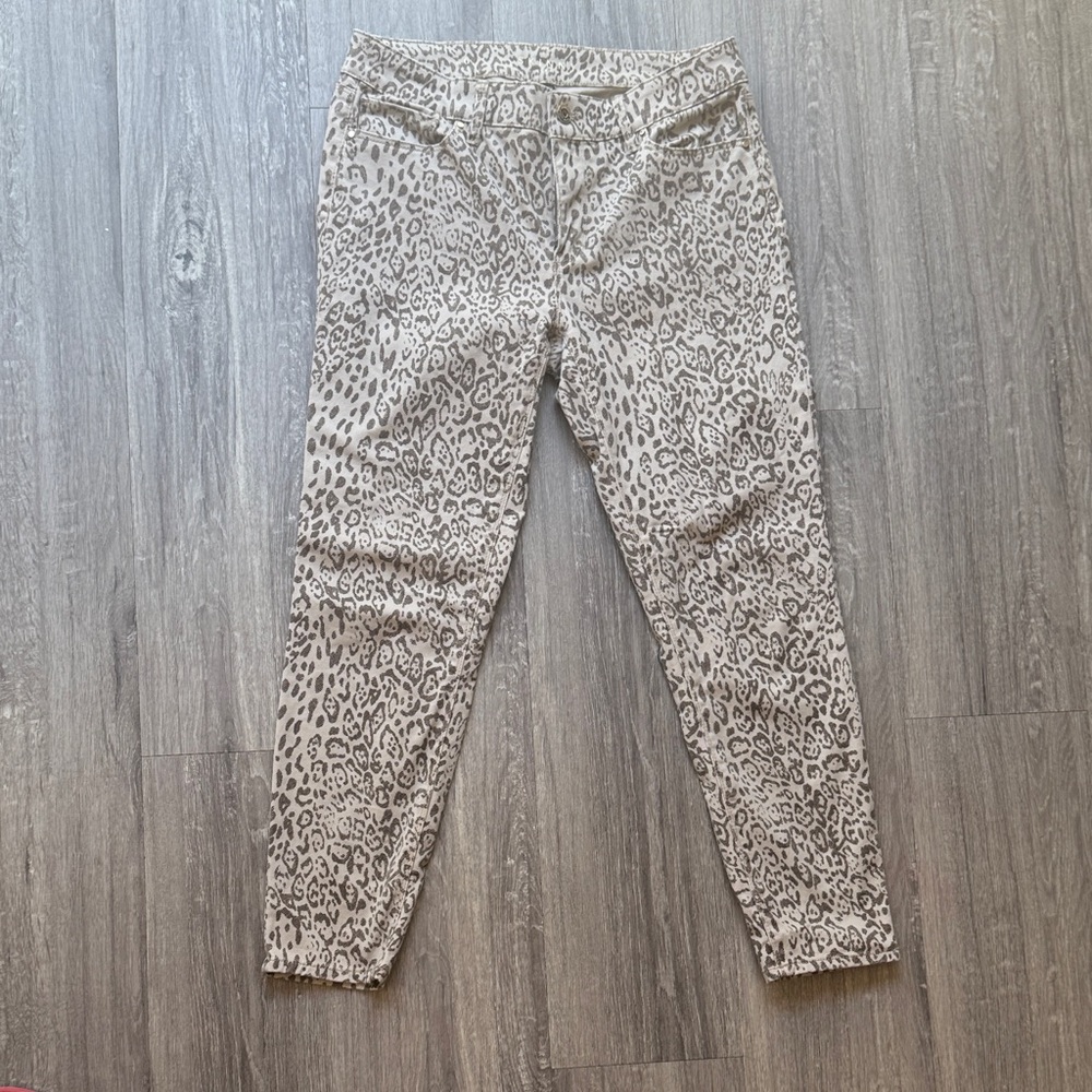 White House Black Market Leopard Print Skinny Jeans – Size 6